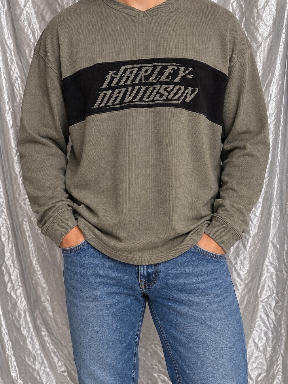 Harley Davidson Motor Clothes Menโs XL Gray Black V Neck Long Sleeve Shirt